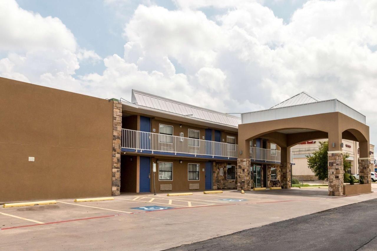 Econo Lodge Mineral Wells Buitenkant foto