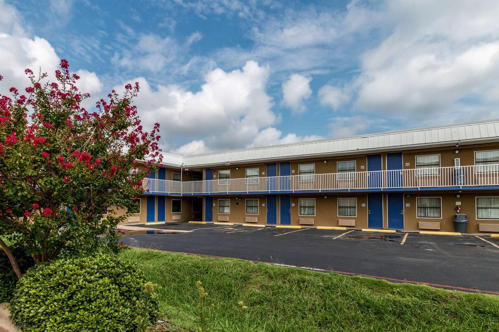 Econo Lodge Mineral Wells Buitenkant foto