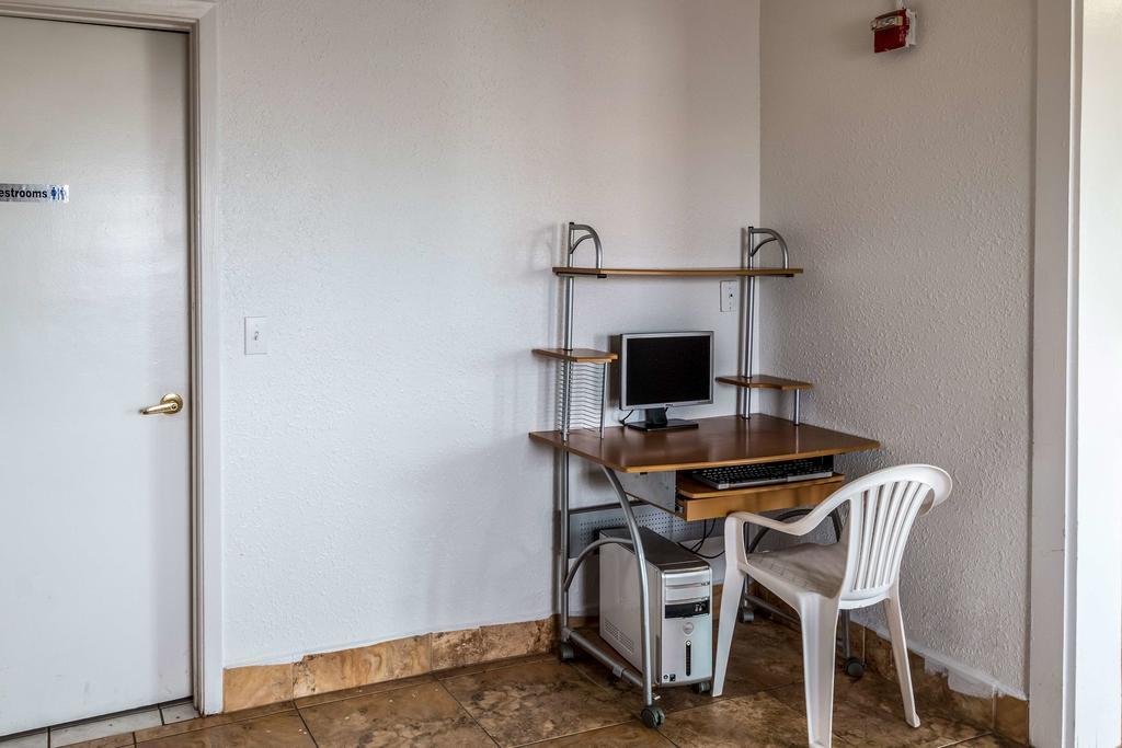Econo Lodge Mineral Wells Buitenkant foto